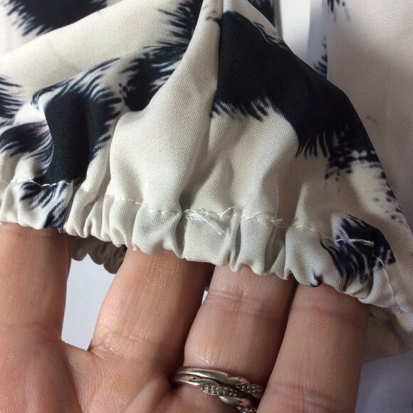 La Mode Black and White Blouse Size Medium - Picture 5 of 7